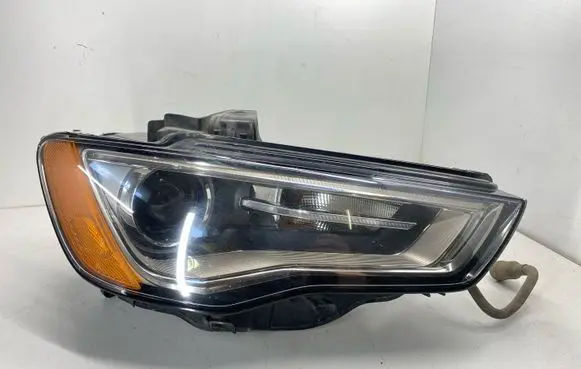 Audi A3 S3 8V Headlight/headlamp 8V0941006B 01074026AC