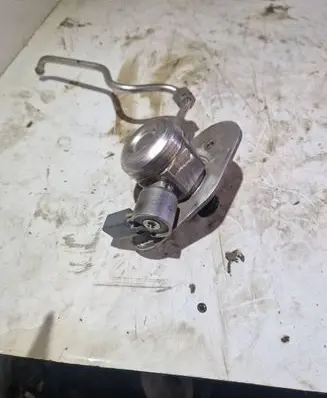 BMW 3 E90 E91 Fuel injection high pressure pump 7562473