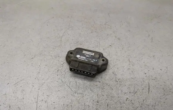 Volkswagen Golf II Ignition amplifier control unit 211905351