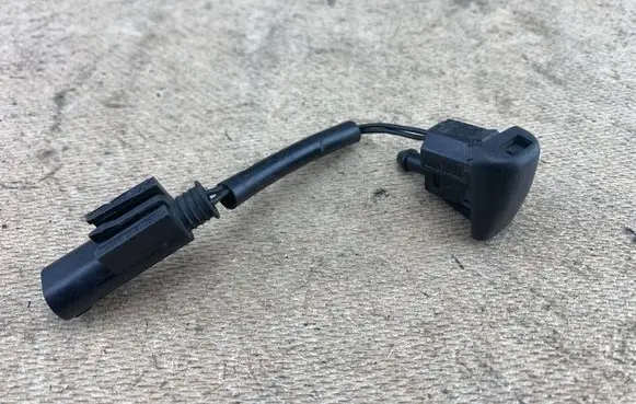 BMW 5 E60 E61 Windshield washer spray nozzle 7132969 61667132969 61667046060