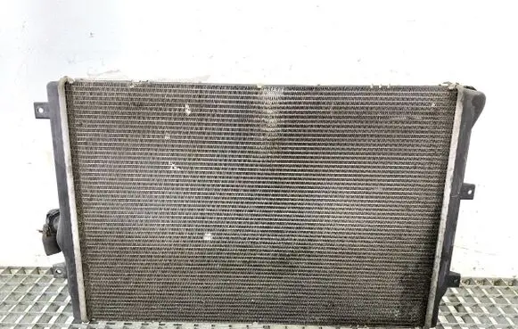Volkswagen PASSAT B6 Coolant radiator 3AA121253