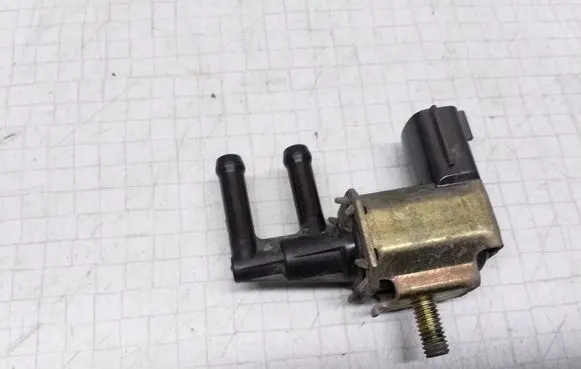 Nissan Primera Turbo solenoid valve K5T48474