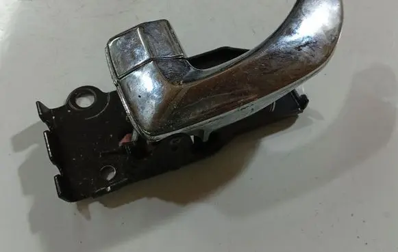 Hyundai Santa Fe Front door interior handle 