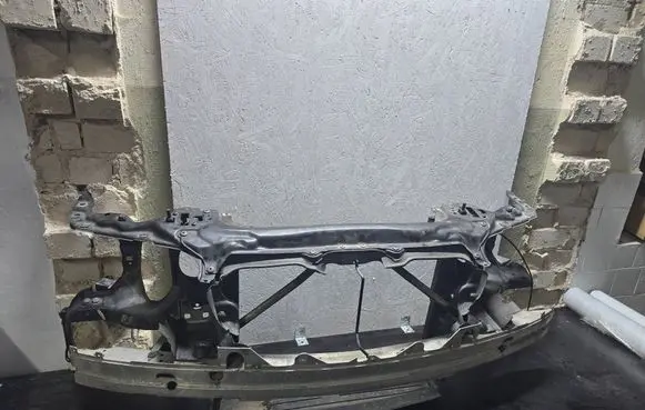 BMW 7 E65 E66 Radiator support slam panel bracket 5111 95747P2