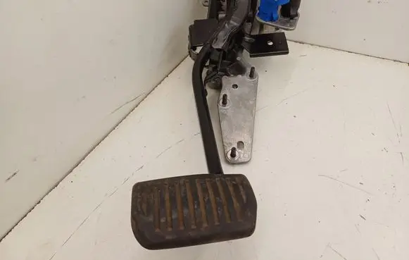 Volvo S60 Brake pedal 31302351