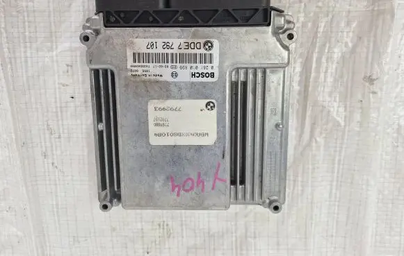 BMW 7 E65 E66 Engine control unit/module 0281010899