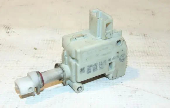 Fuel tank cap lock