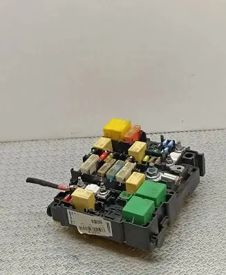 Peugeot 208 Fuse module 452583604