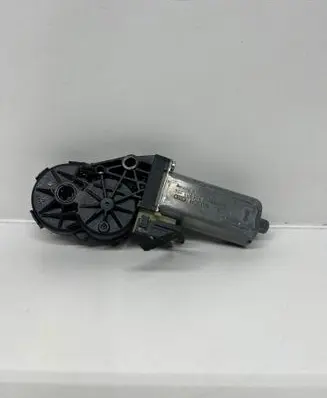 Volkswagen PASSAT B6 Seat adjustment motor 0390203224