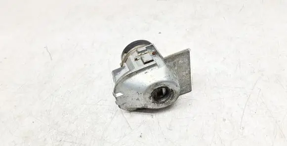 Volvo V50 Front door lock (next to the handle) 
