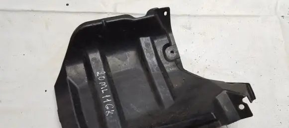 Rear arch fender liner splash guards