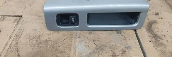 Volvo V50 Electric window control switch 8663813