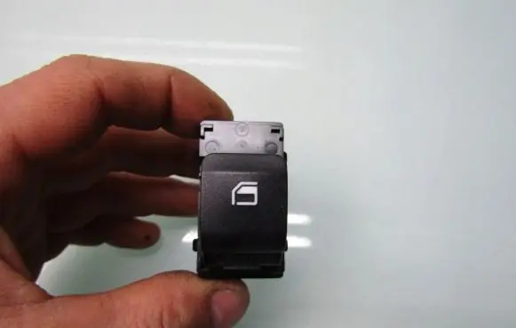 Hyundai Bayon Tailgate/trunk/boot open switch 299223773
