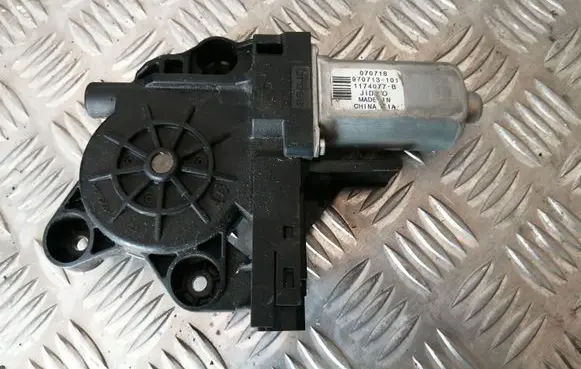 Volvo V70 Front door window regulator motor 970713
