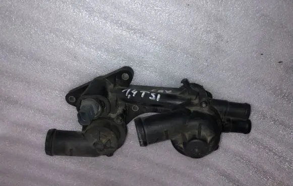 Volkswagen PASSAT B7 Thermostat/thermostat housing 03C121111T
