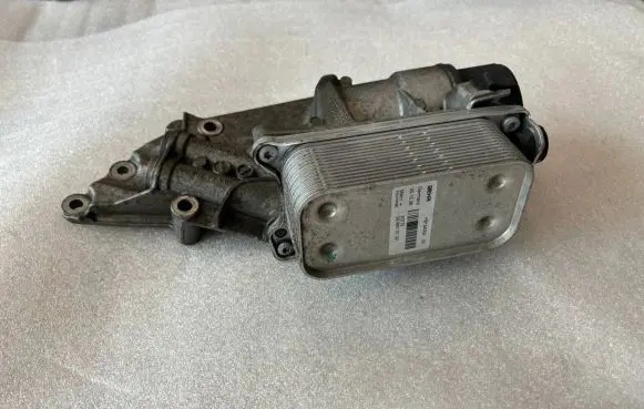 Mercedes-Benz R W251 Oil filter mounting bracket A2721800410 2721800410