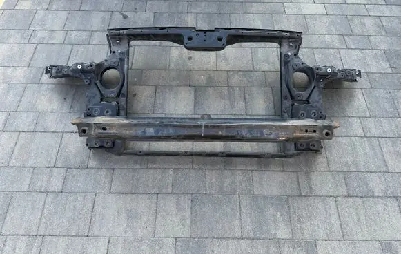 Volkswagen Touareg I Radiator support slam panel