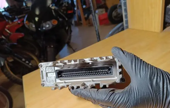 Volkswagen Golf III Engine control unit/module 037906024D 0261203266