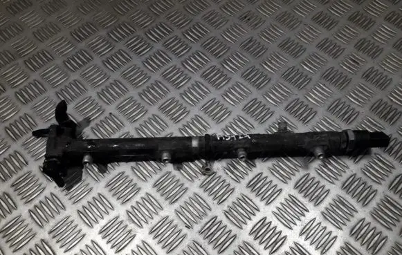 Mercedes-Benz C W202 Fuel main line pipe a6110700095 0445214004