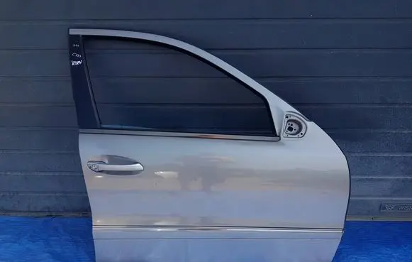 Mercedes-Benz E W212 Front door DRZWI211723PP