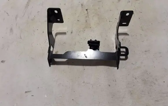 Volvo XC90 Radiator mount bracket 31368365