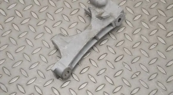 Toyota RAV 4 (XA50) Engine mounting bracket
