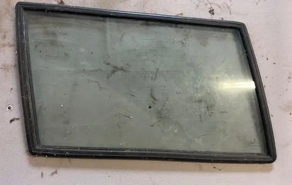 Jeep Cherokee XJ Rear side window 