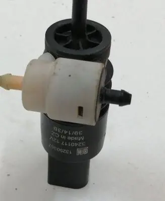 Opel Mokka Windscreen/windshield washer pump 13250357 3240117