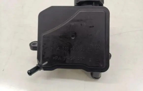 Power steering fluid tank/reservoir