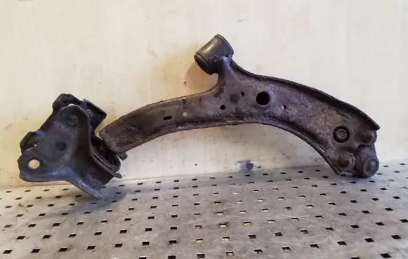 Honda CR-V Front lower control arm/wishbone