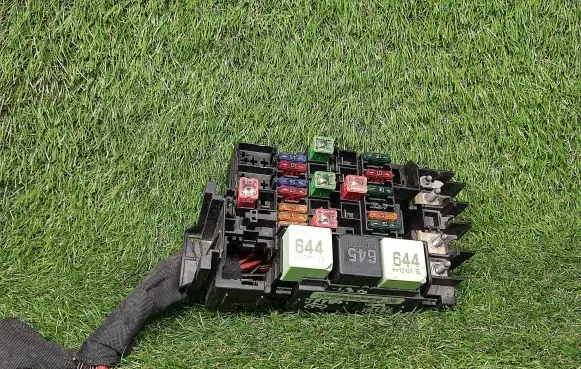 Volkswagen Jetta VI Fuse module 5C0937819L