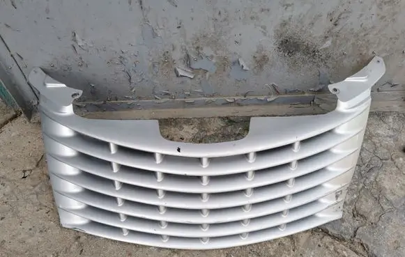 Chrysler PT Cruiser Front bumper upper radiator grill 0RH7827784