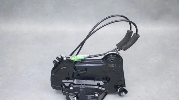 Peugeot 108 Front door lock 