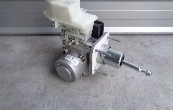 Jeep Wrangler Master brake cylinder