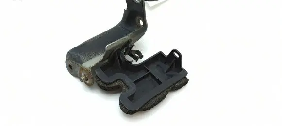 Headlight/headlamp mounting bracket