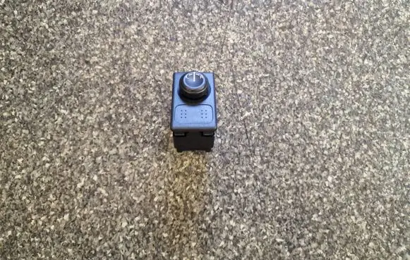Nissan Almera Tino Wing mirror switch