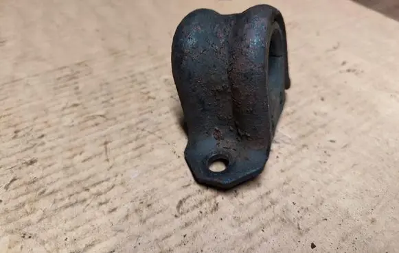 Jeep Grand Cherokee (WJ) Sway bar bush bracket, front 