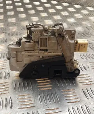 Audi A4 S4 B7 8E 8H Rear door lock 8E0839015AA