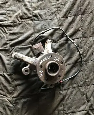 Mercedes-Benz Vito Viano W638 Front wheel hub spindle knuckle 6383320224