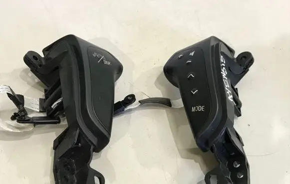 Toyota Avensis T250 Steering wheel buttons/switches 1521137 75B070