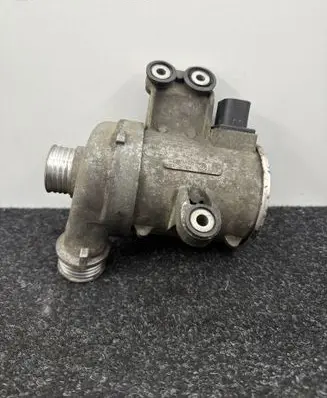 BMW 4 F32 F33 Water pump 8625098