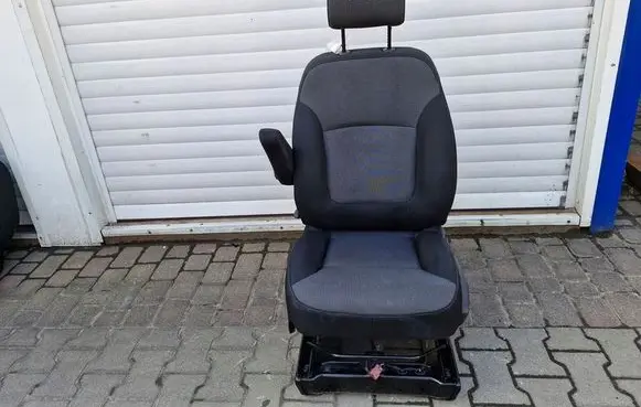 Renault Trafic III (X82) Front driver seat 1CDDSASDADA