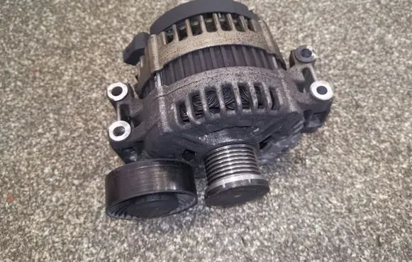 BMW 3 E90 E91 Generator/alternator 7550469 0121715017