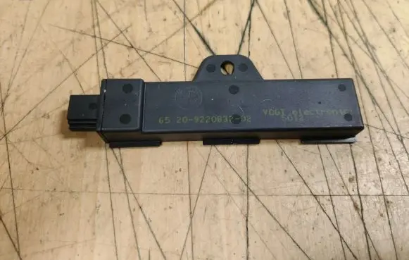 BMW 5 F10 F11 Antenna control unit 6520922083202 65209220832 9220832