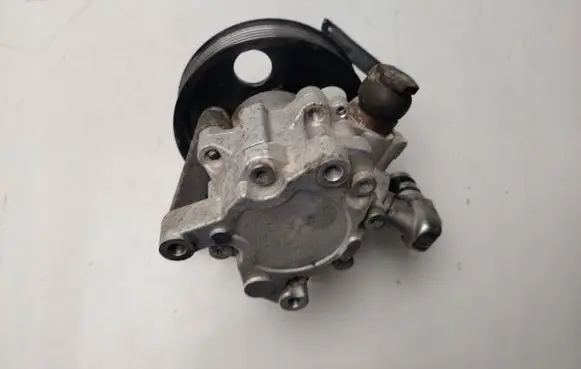 Mercedes-Benz C W204 Power steering pump POMPAWSPOMAGANIA