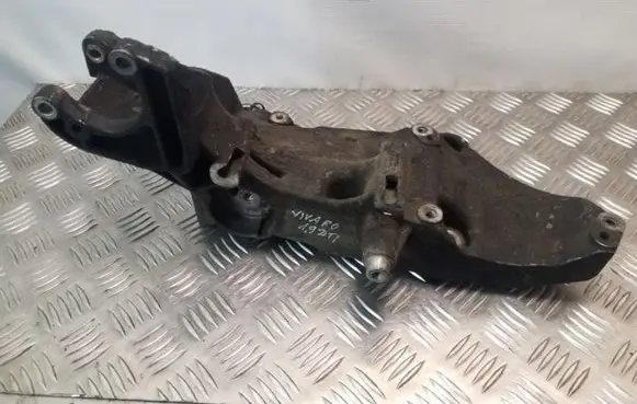 Opel Vivaro Generator/alternator bracket 8200183234
