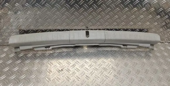 Trunk/boot sill cover protection