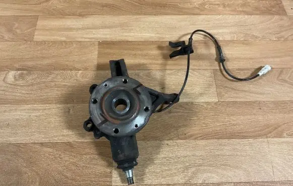Citroen C4 I Front wheel hub