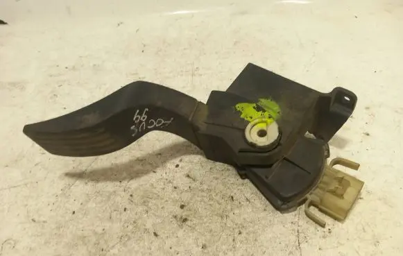 Ford Focus Accelerator throttle pedal 2M519F836AE