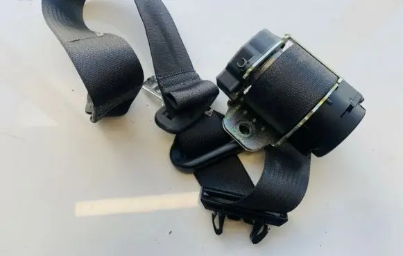 Dodge Journey Rear seatbelt 616122264A 6161331L0A